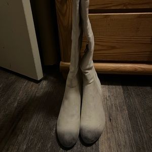 White boots THE BLACK/GRAY IS PART OF THE BOOTS!!!!